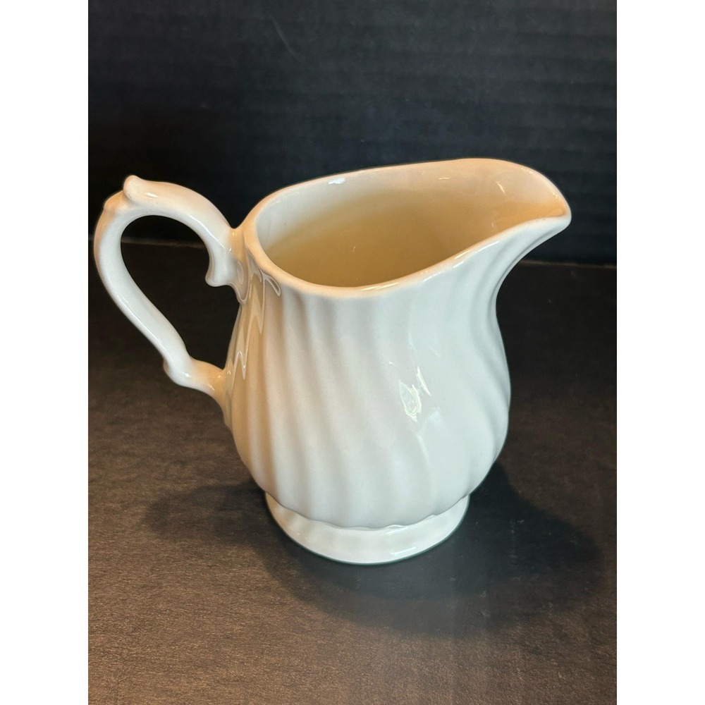 Lovely Vintage Ivory Colored Swirl Design Ceramic Creamer Made In England‎
